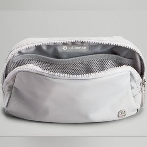 NWT SILVER/DROP LULULEMON BELT BAG